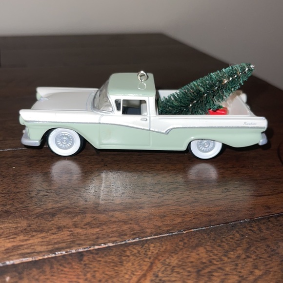 1957 Ford Ranchero Hallmark Collector Series Ornament - Picture 2 of 7